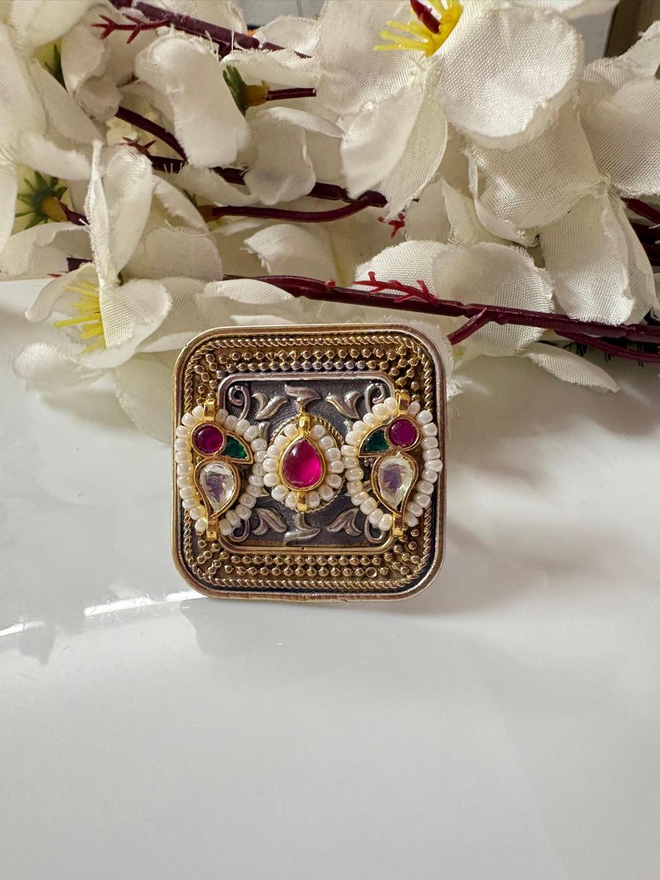 Rajvanshi Kundan Dual Tone Heritage Statement Ring
Handcrafted Dual Tone Kundan Cocktail Ring | Adjustable Designer Ethnic Ring | Pearl Detailed Heritage Jewellery