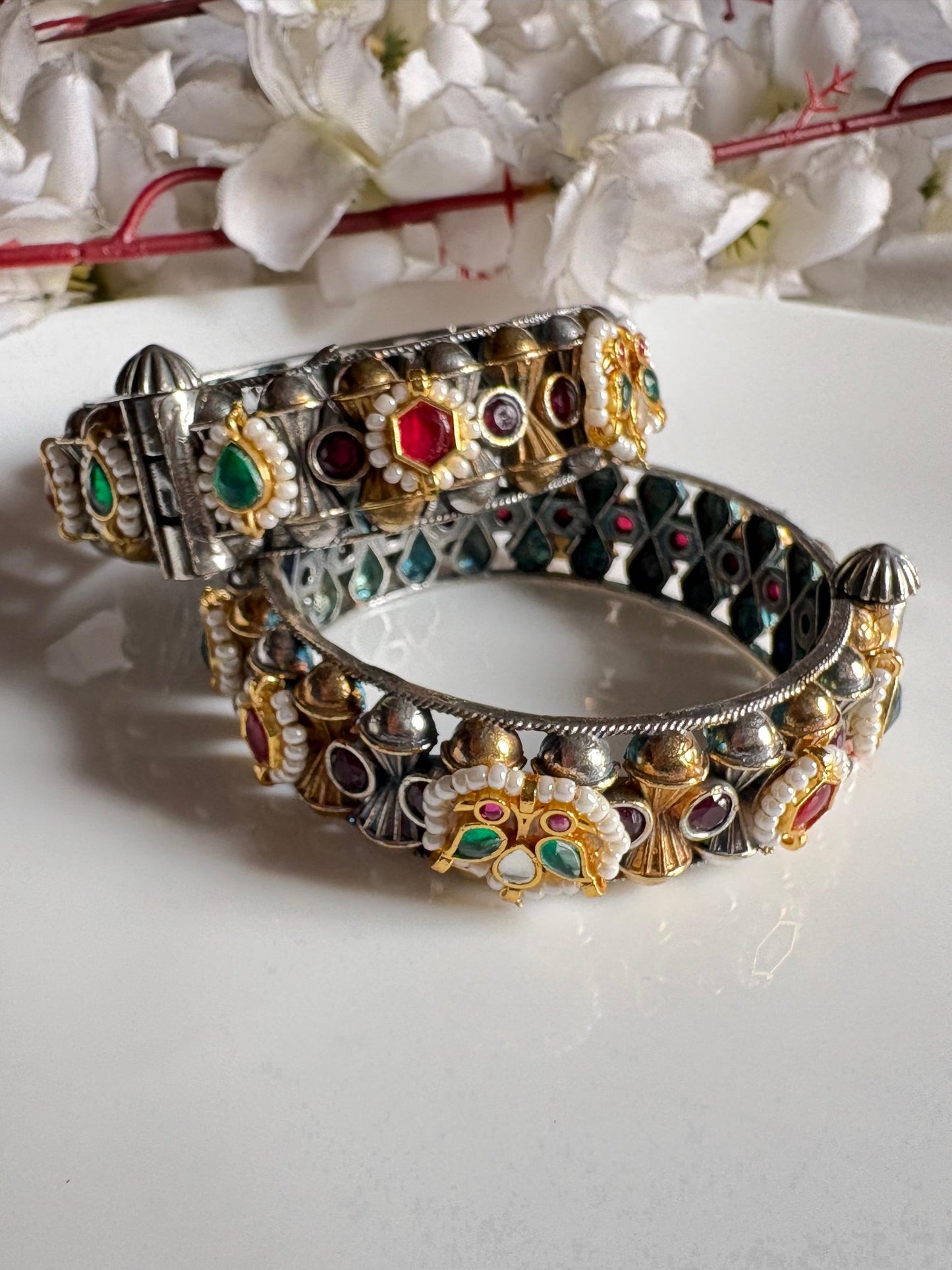 RajVira Dualtone Kundan Kada (Pair) | Premium Dualtone Kundan Fusion Kada | Small Size(2.2 to 2.4) Brass Kada Bracelet