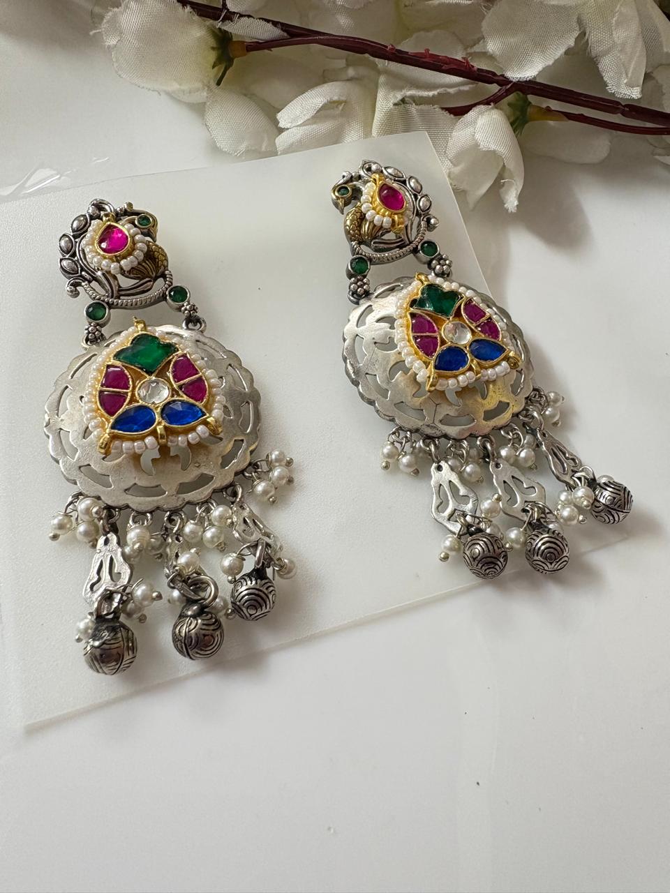 Tishaya Dual Tone Kundan Chandbali Earrings Online | Premium Fusion Statement Earrings for Women
Meta Description