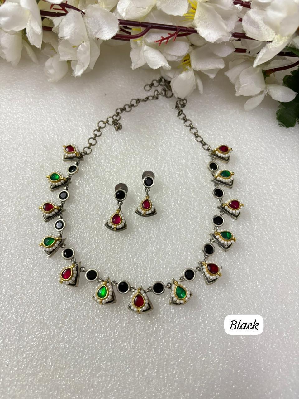 Adorable & affordable! Shop our cute Kundan fusion necklace with matching earrings