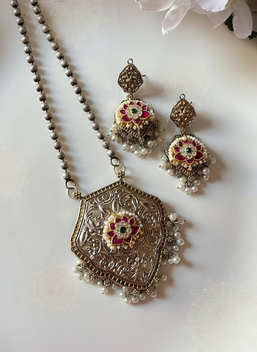 Budget-Friendly Kundan Necklace Set | Silver Lookalike Thread Jewelry with Earrings – Alankrent