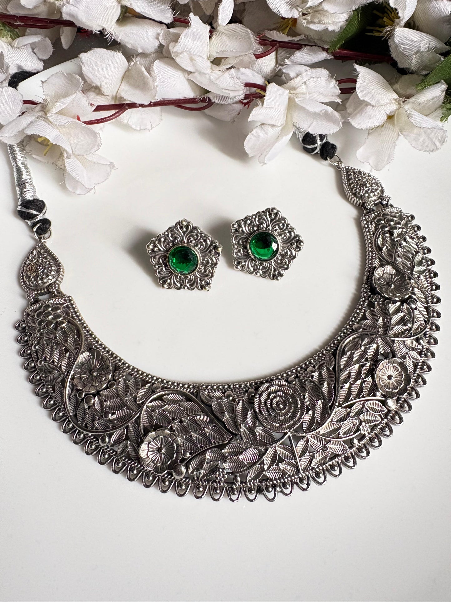 Vasundhara Viraasat Silver Look Hasli Necklace Set with Stone Earrings Online