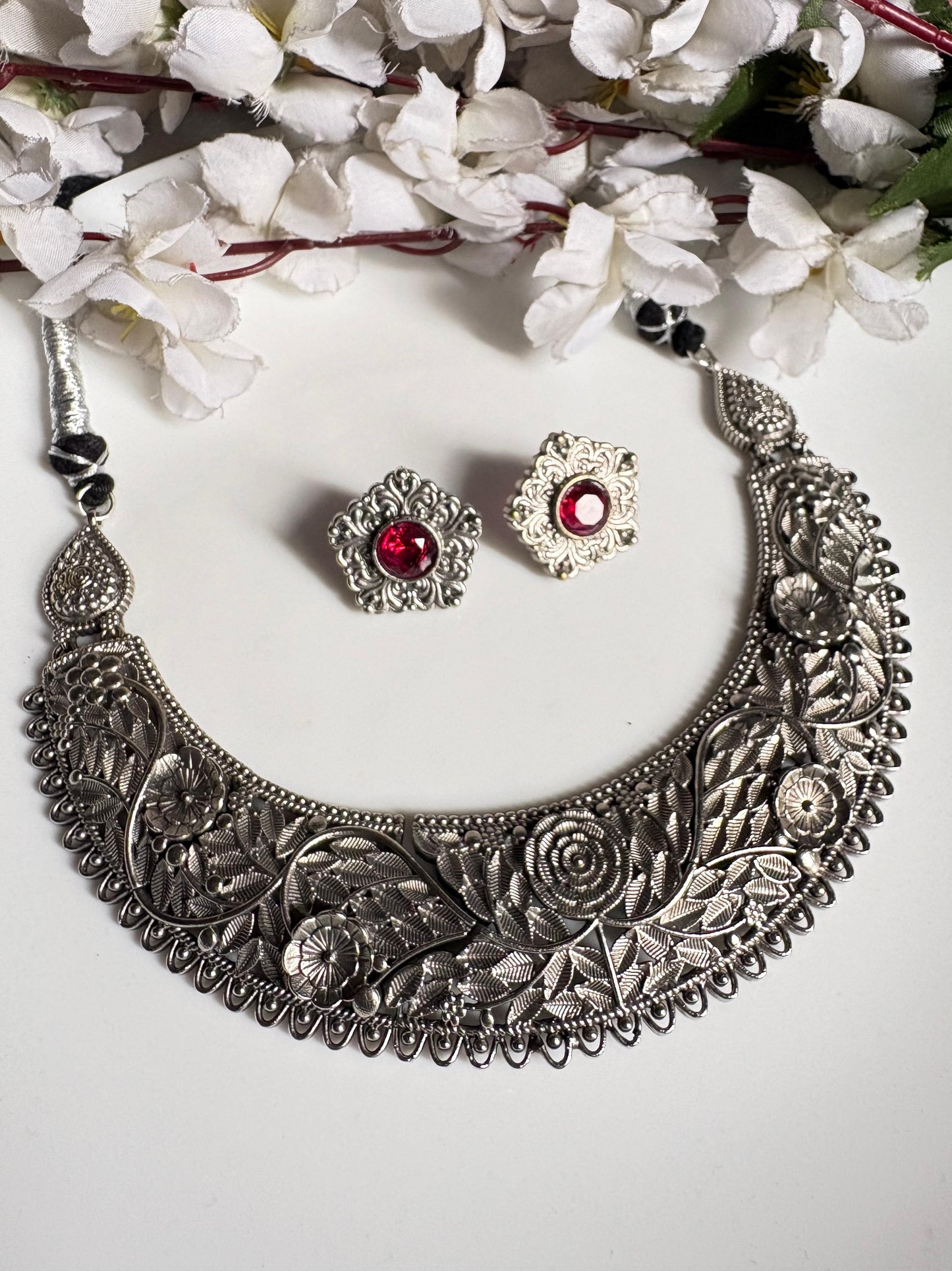 Vasundhara Viraasat Silver Look Hasli Necklace Set with Stone Earrings Online