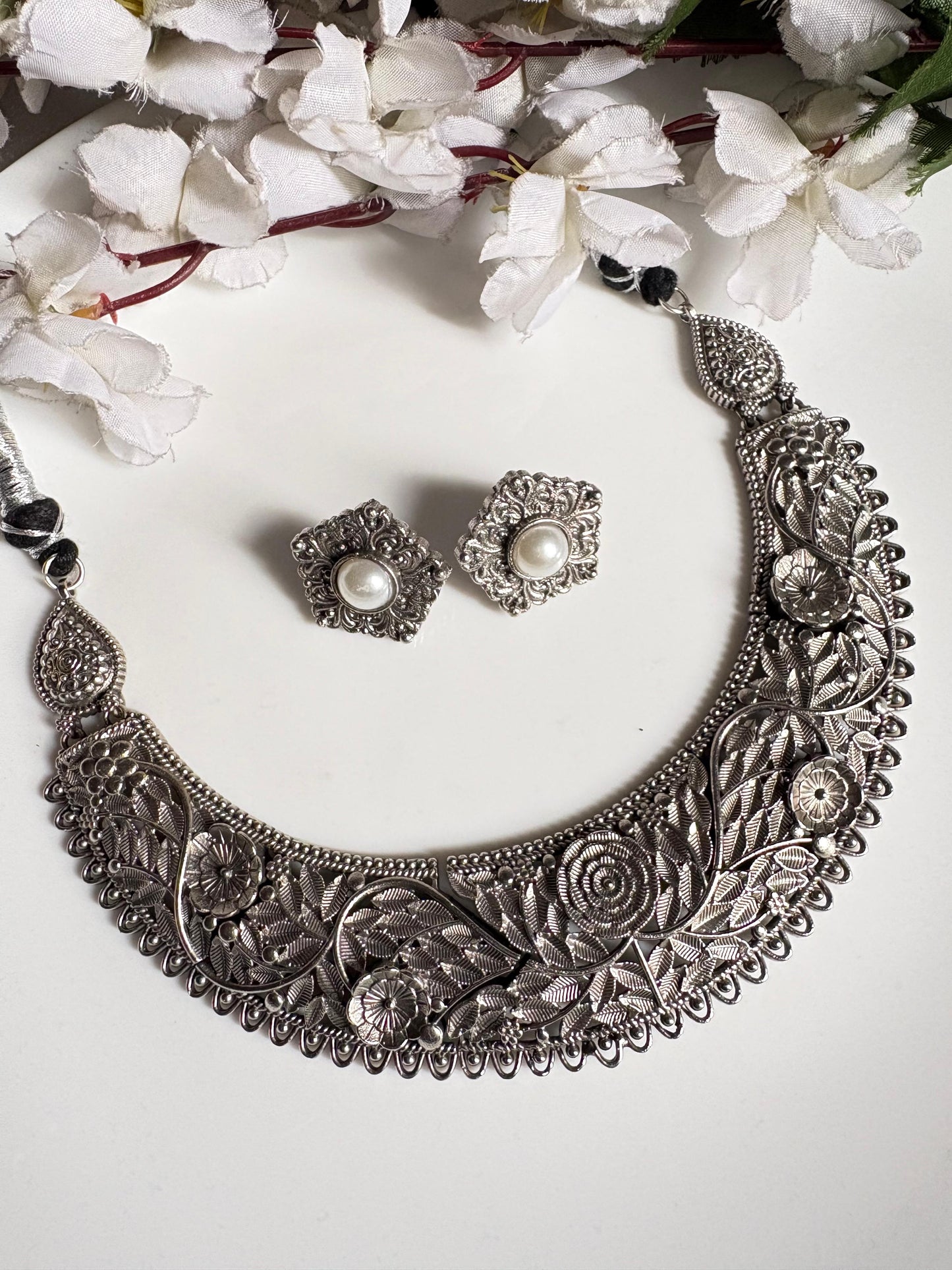 Vasundhara Viraasat Silver Look Hasli Necklace Set with Stone Earrings Online