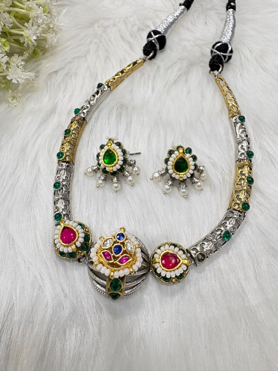Rajatmukhi Dvayvarna Kundan Set | Minimal Dual Tone Kundan Pendant Necklace Set with Earrings & Ring | Indian Ethnic Jewellery