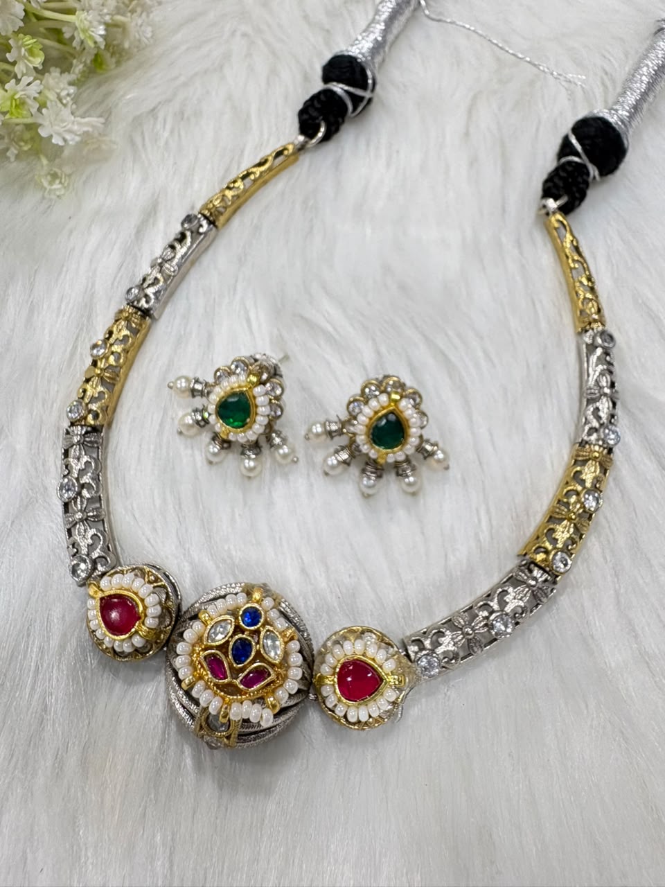 Rajatmukhi Dvayvarna Kundan Set | Minimal Dual Tone Kundan Pendant Necklace Set with Earrings & Ring | Indian Ethnic Jewellery