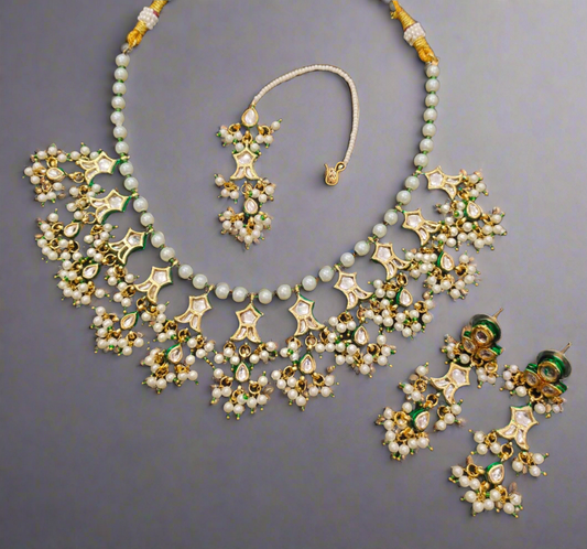 Pacchi Kundan Minimal Necklace with Mangtika and Earrings