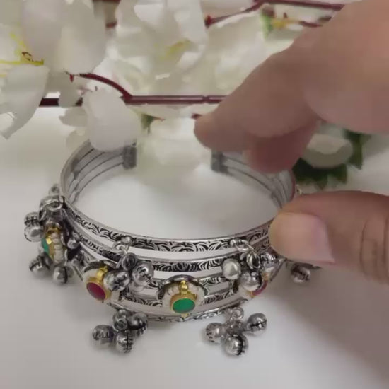 Swarangi Cuff – Gungharoo handcuff with Kundan fusion in Silver and Golden finish, handcrafted ethnic jewellery perfect for weddings, festive wear, and traditional outfits.