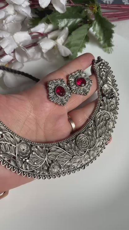 Vasundhara Viraasat Silver Look Hasli Necklace Set with Stone Earrings Online