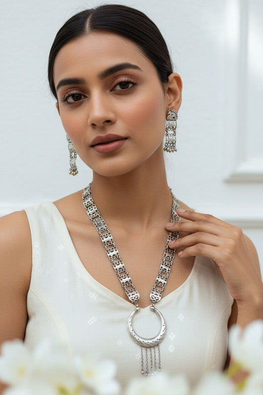 Rajnisha Noor Premium SLA Long Necklace Set with Earrings Online