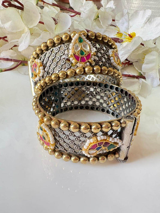 Dualtone Premium Kundan Fusion SLA Kada – Brass Broad Design in Pair - Alankrent Luxe