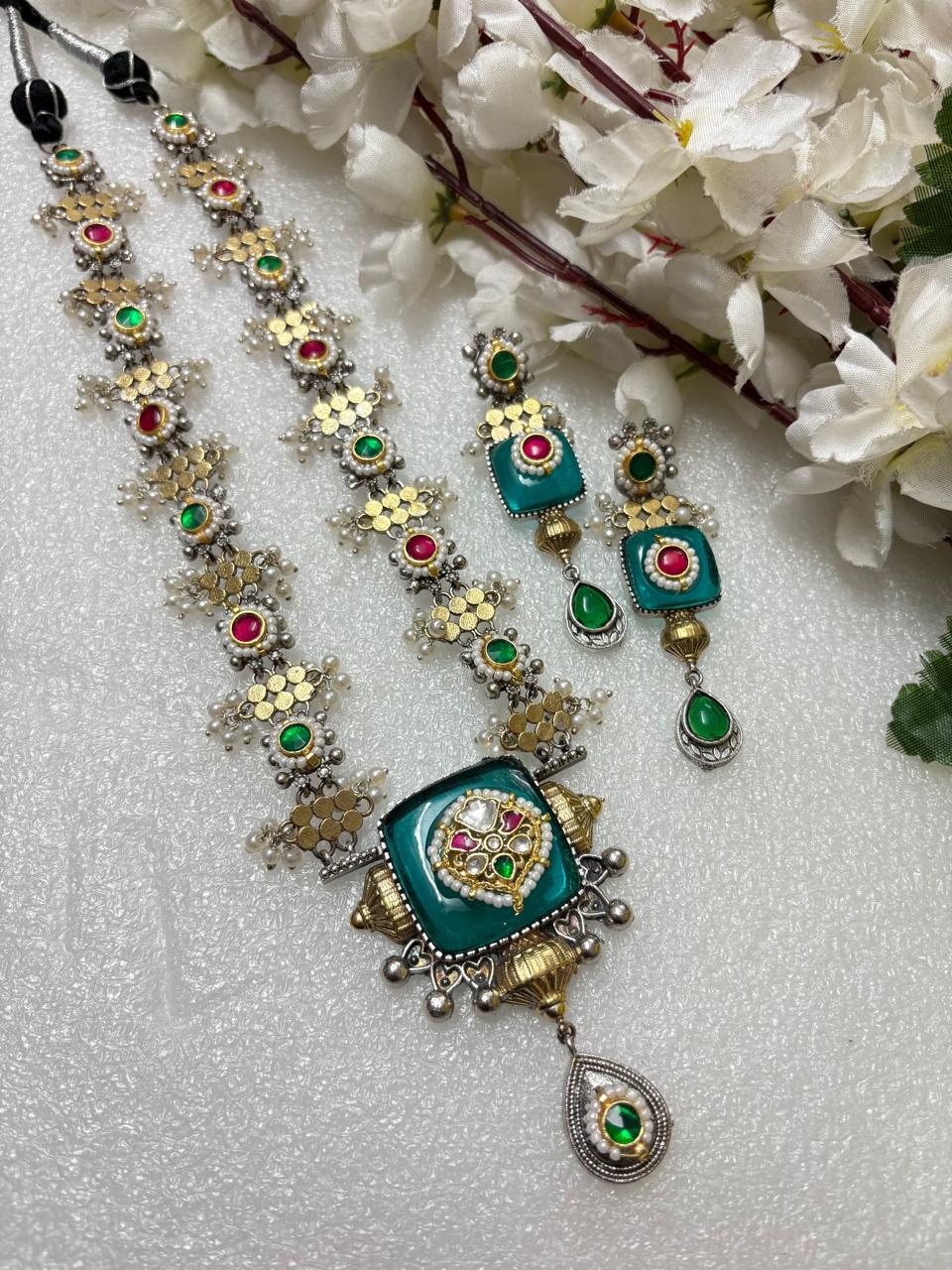 Sea Green Kundan Necklace Set with Earrings | Dual Tone Silver Look Alike Polish | Brass Base Traditional Jewellery – Limited Edition