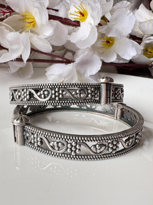 Openable Antique Finish German Silver Kada