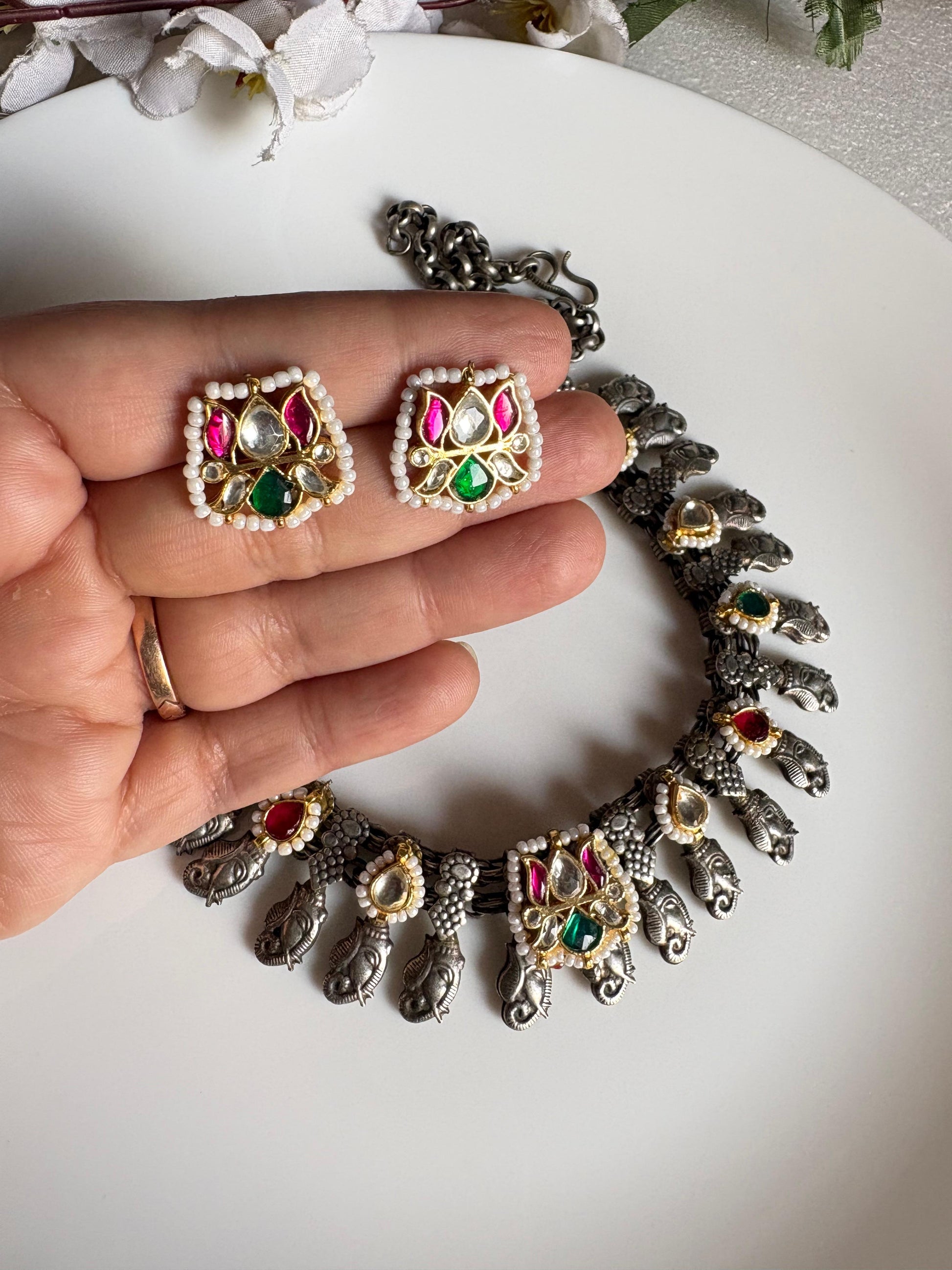 Kundan Kolhapuri Necklace with Small Kundan Fusion Tops – Ethnic Jewellery – Handcrafted Indian Kundan Jewellery | Premium Statement Necklace Set Online - Alankrent Luxe