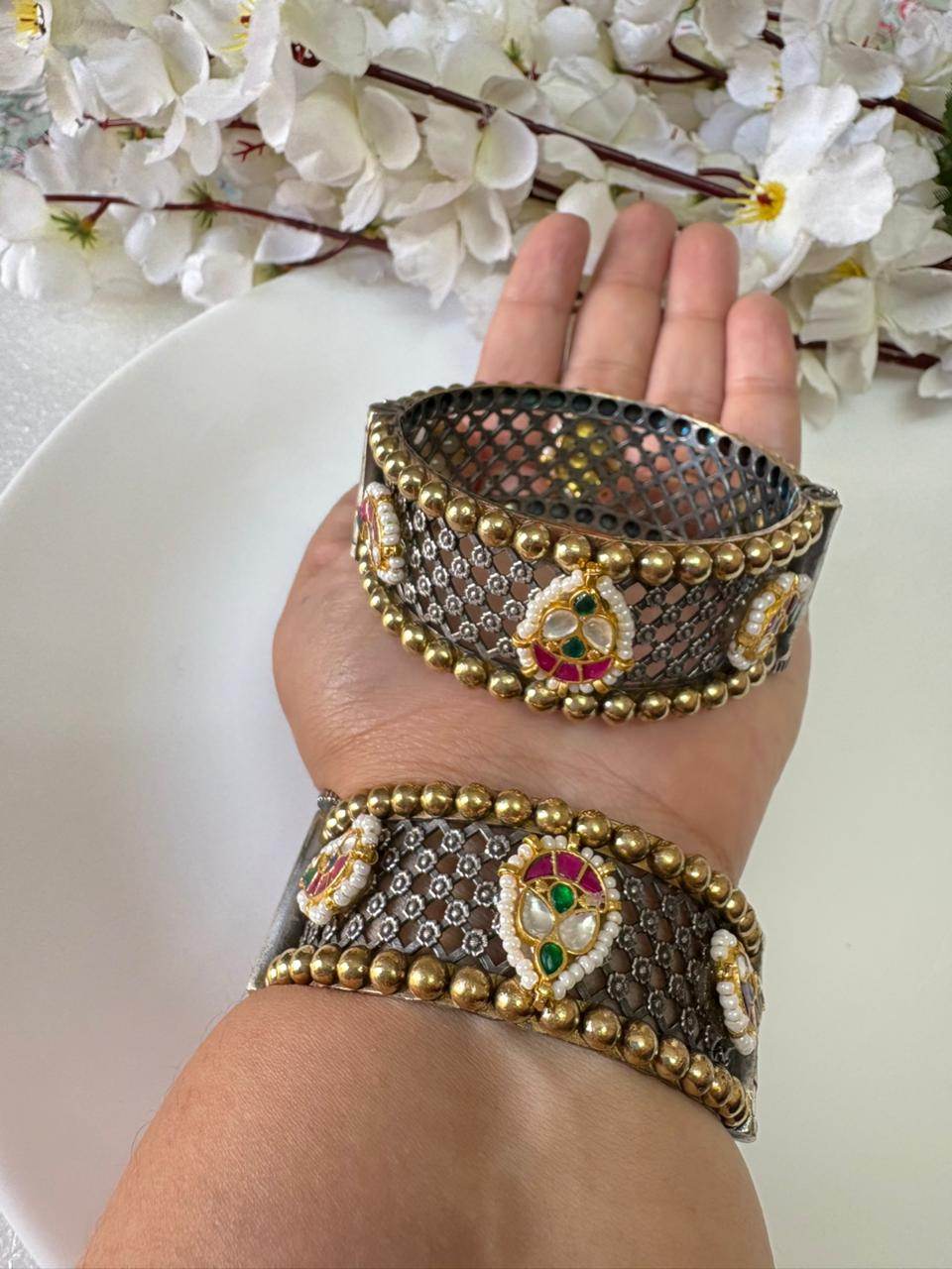 Dualtone Premium Kundan Fusion SLA Kada – Brass Broad Design in Pair - Alankrent Luxe