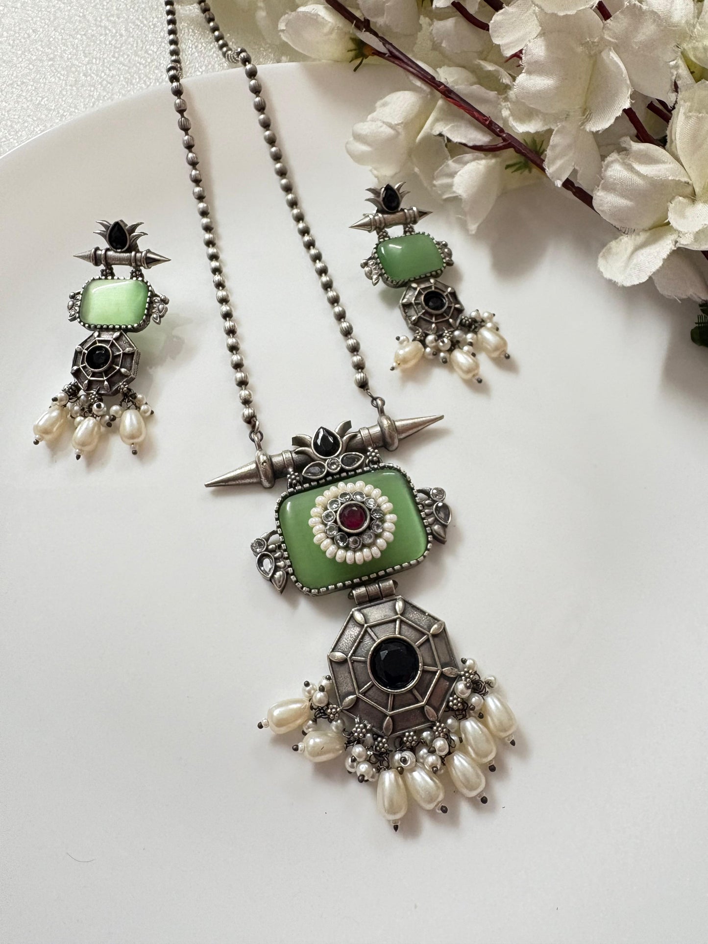 ELVIRA Stone Pearl Hasli Set Green | Brass Base | Statement Jewellery with Pearls