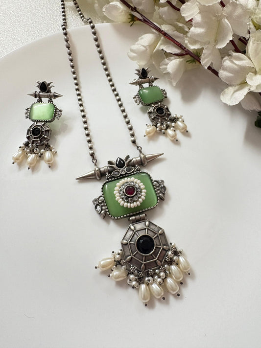 ELVIRA Stone Pearl Hasli Set Green | Brass Base | Statement Jewellery with Pearls