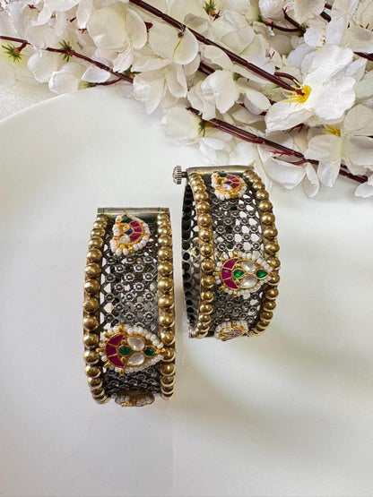 Dualtone Premium Kundan Fusion SLA Kada – Brass Broad Design in Pair - Alankrent Luxe