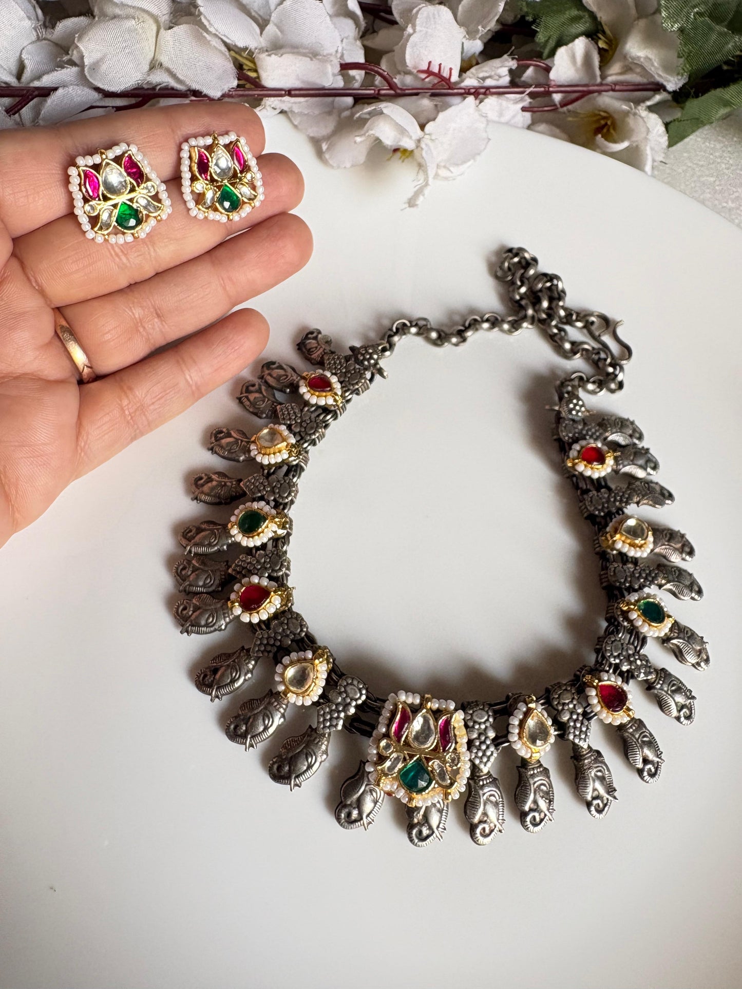 Kundan Kolhapuri Necklace with Small Kundan Fusion Tops – Ethnic Jewellery – Handcrafted Indian Kundan Jewellery | Premium Statement Necklace Set Online - Alankrent Luxe