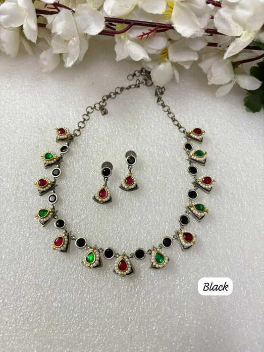 Adorable & affordable! Shop our cute Kundan fusion necklace with matching earrings